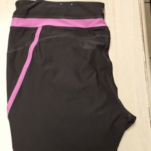 3/$40 Xersion Workout Pink/Charcoal Fitted Capri